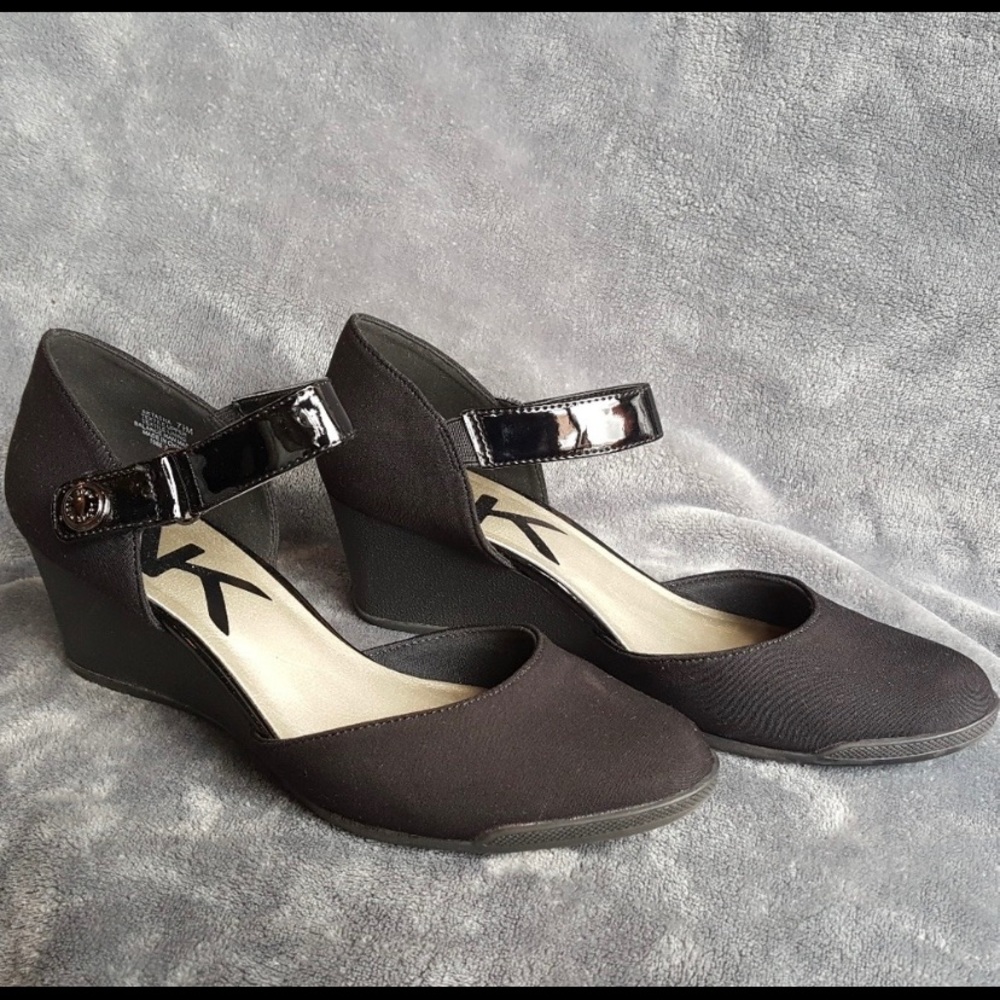 Women's Black Low Wedge Heels | Size 7.5